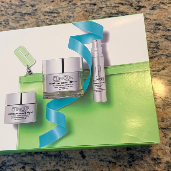 Clinique Smart & Smooth Set - Picture 2 of 3
